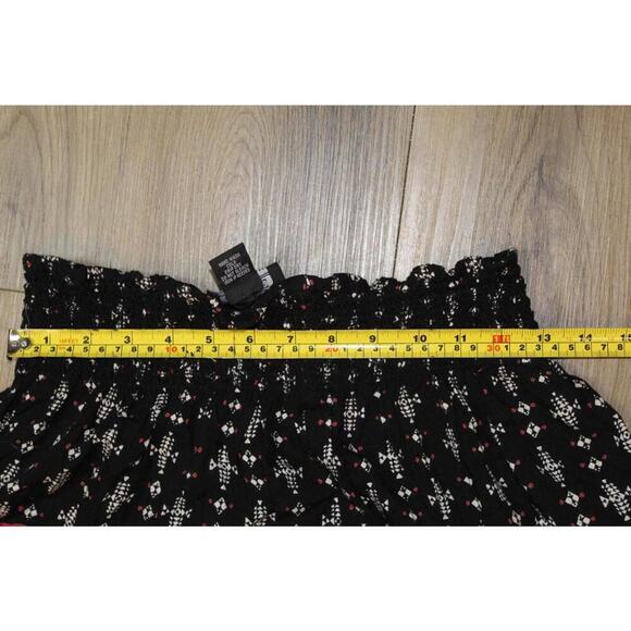 Angie Smocked Waist Boho Print Black Red Shorts Women’s Size S - Picture 3 of 4
